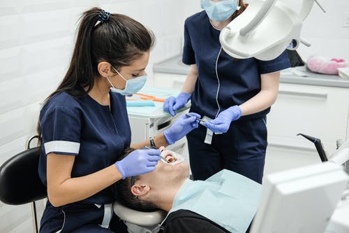 Dental Care Tips: Benefits of Teeth Flossing